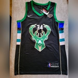 Milwaukee Bucks Jersey Giannis Antetokounmpo size Large